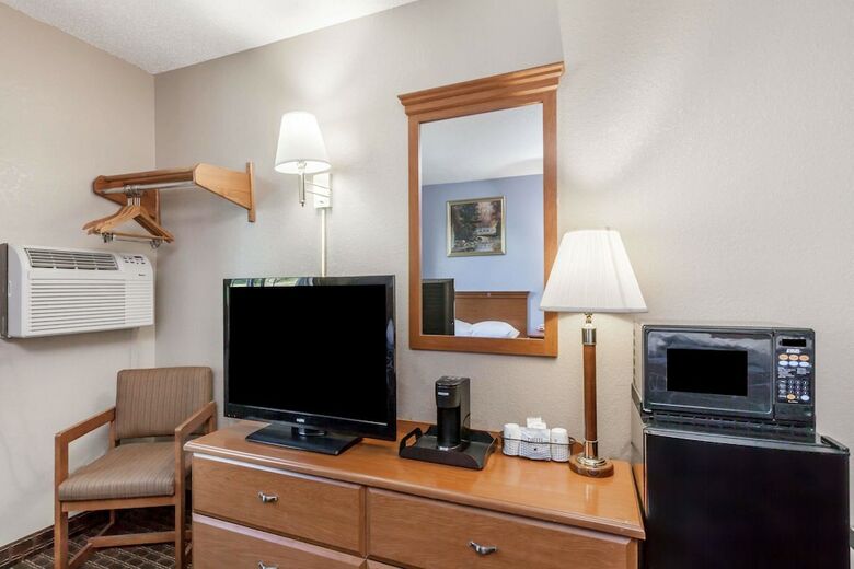 Hotel Super 8 By Wyndham Johnstown/gloversville