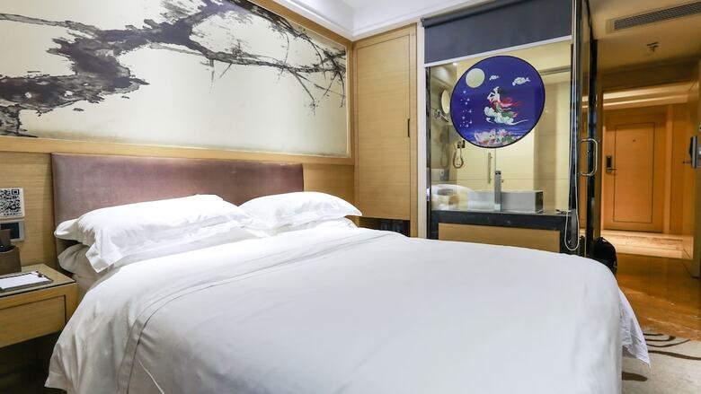 Xinghe Xianjiang Hotel (Railway Station Branch)