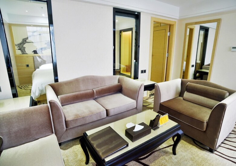 Xinghe Xianjiang Hotel (Railway Station Branch)