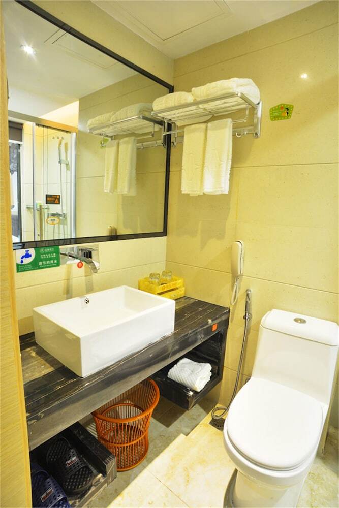 Xinghe Xianjiang Hotel (Railway Station Branch)