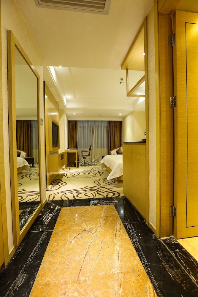 Xinghe Xianjiang Hotel (Railway Station Branch)
