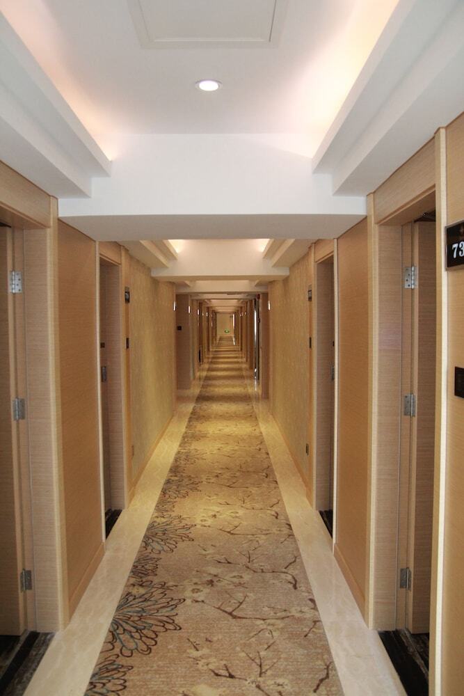 Xinghe Xianjiang Hotel (Railway Station Branch)
