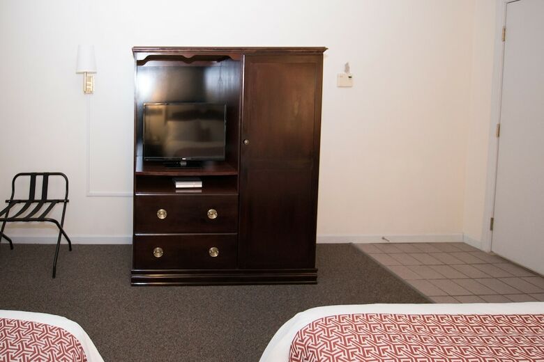 Chalet Motel Mequon