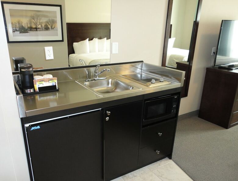 Hotel Ramada By Wyndham Emerald Park/regina East