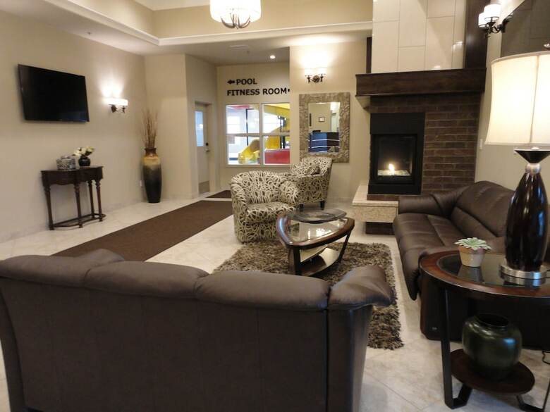Hotel Ramada By Wyndham Emerald Park/regina East