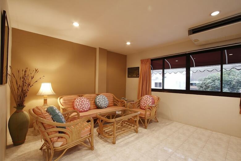 Summer Breeze Hotel