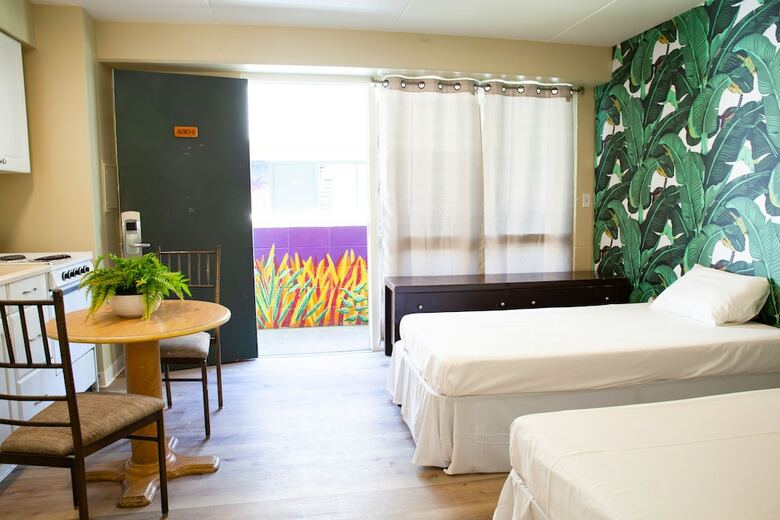 Hostal Waikiki Beachside Hostel