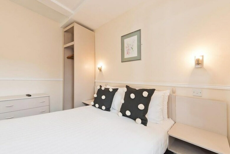 Riverhouse Hotel