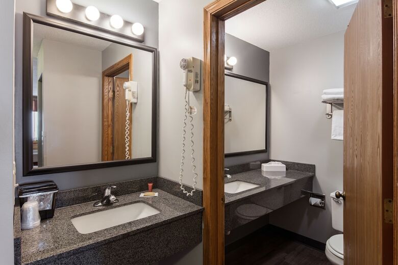Boarders Inn & Suites By Cobblestone Hotels - Superior/duluth