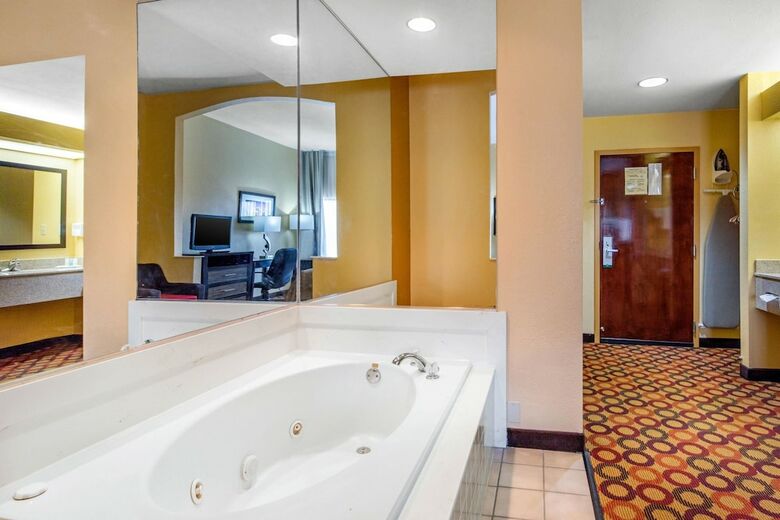 Hotel Quality Inn & Suites Montgomery East Carmichael Rd