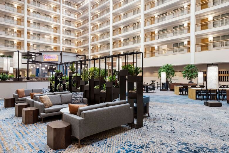 Hotel Embassy Suites Cleveland Rockside