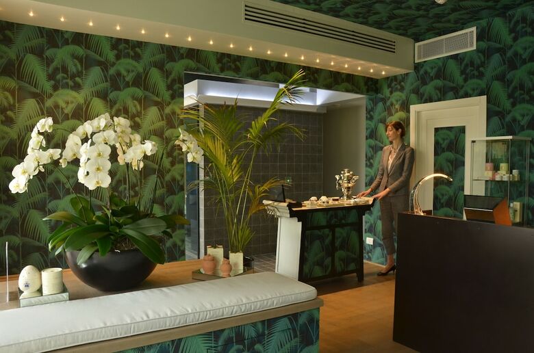 Augustus Hotel & Resort