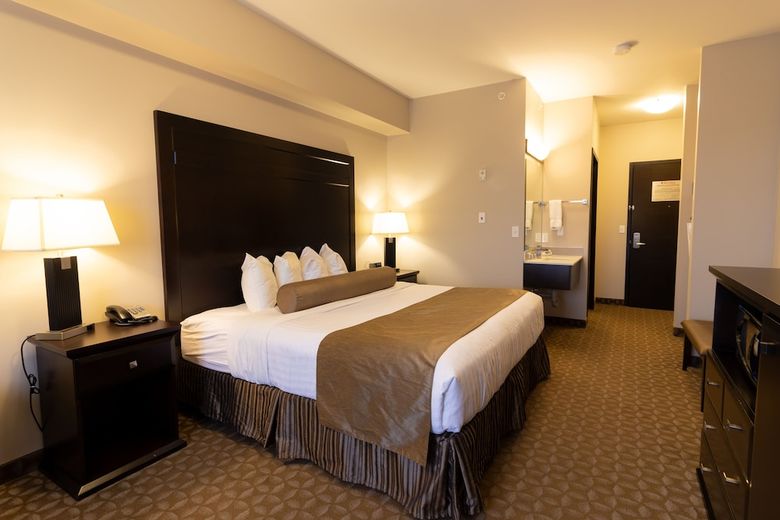 Hotel The Kanata By Bcminns Whitecourt