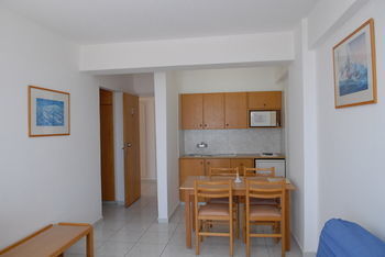 Maistros Hotel Apartments And Bungalow Suites