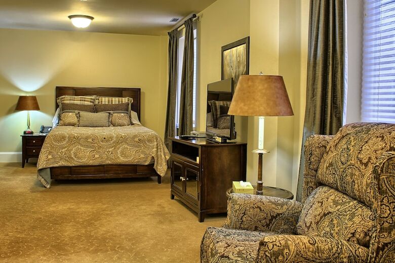 Grant Hall Hotel