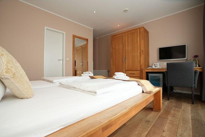 Hotel Attach�