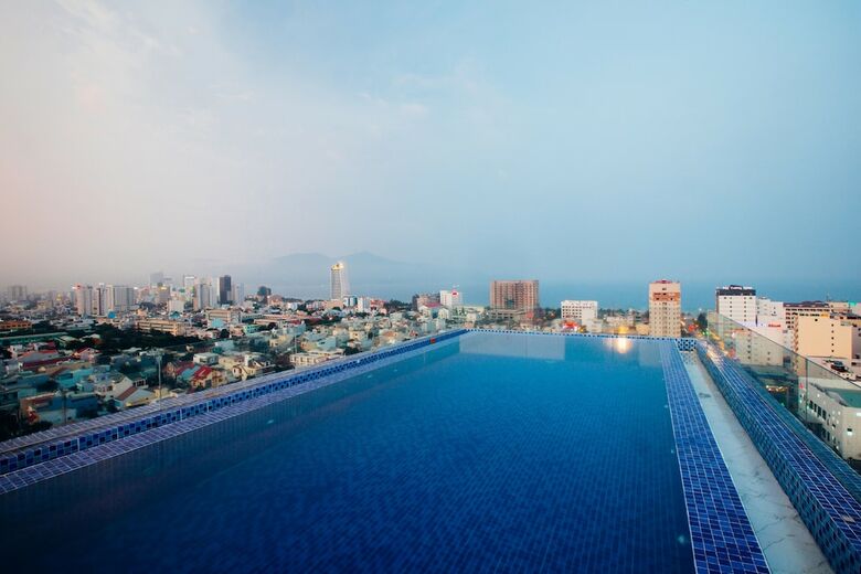 King's Finger Hotel