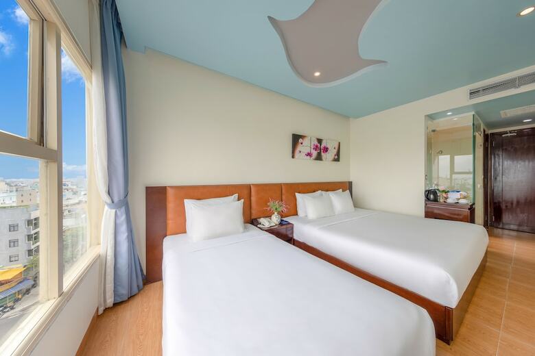 King's Finger Hotel