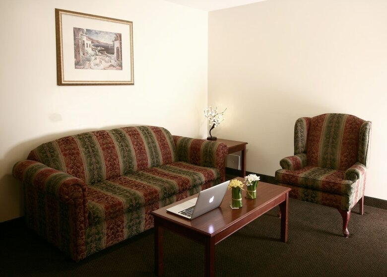 Hotel Foxwood Inn & Suites