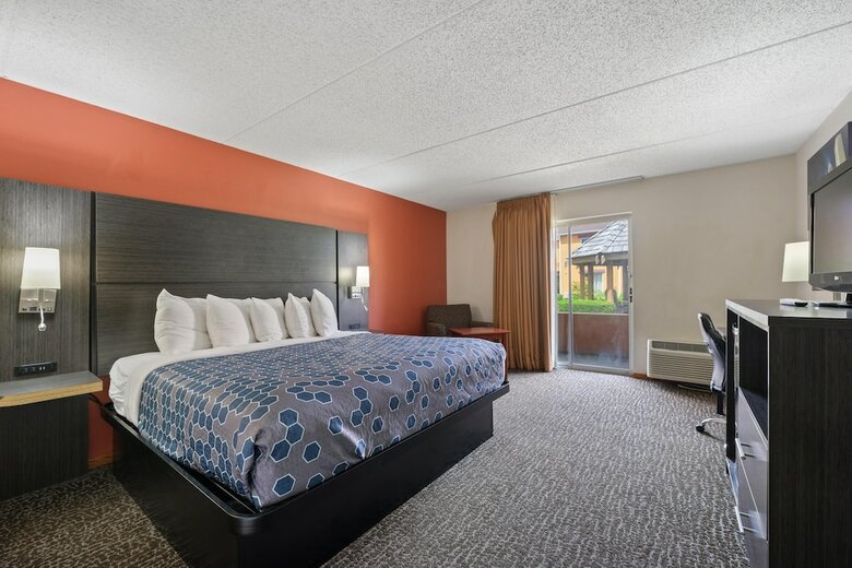 Hotel Chicago Club Inn & Suites