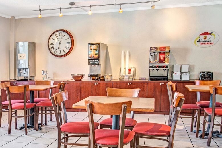 Motel Super 8 By Wyndham Kissimmee