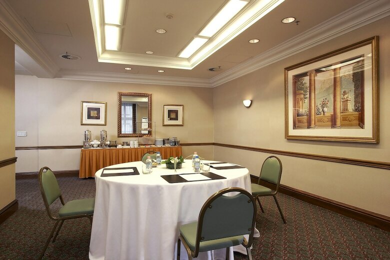 Hotel Marriott Executive Apartments Millennium Court