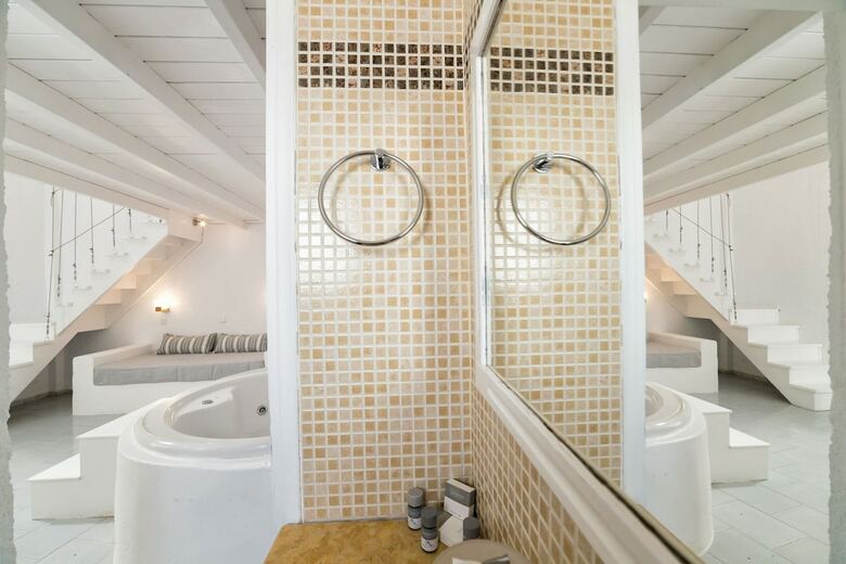 Hotel Artemis Suites
