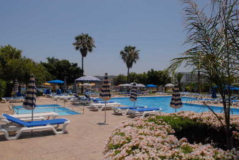 Maistrali Hotel Apartments & Bungalows