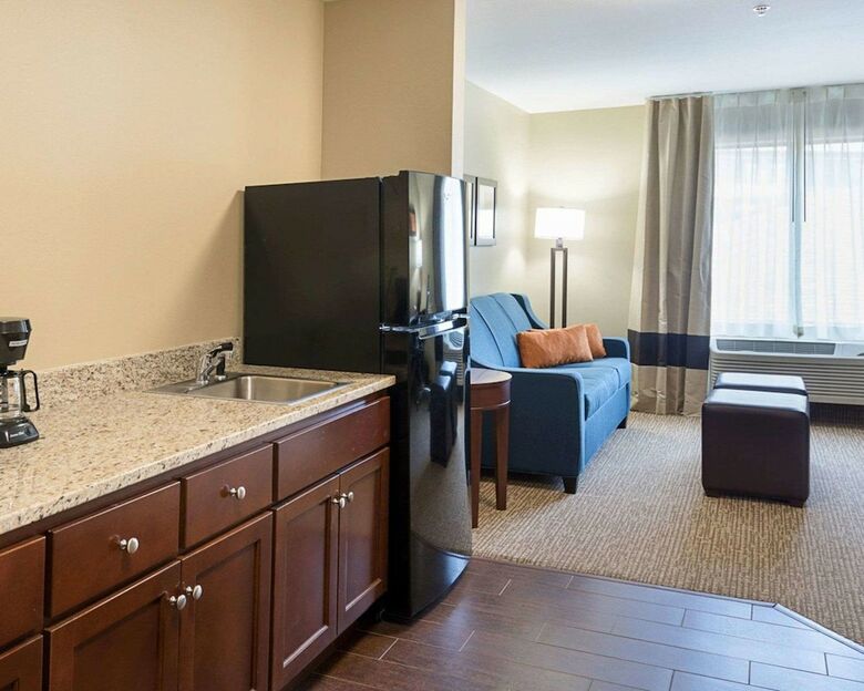 Hotel Comfort Suites Bridgeport - Clarksburg