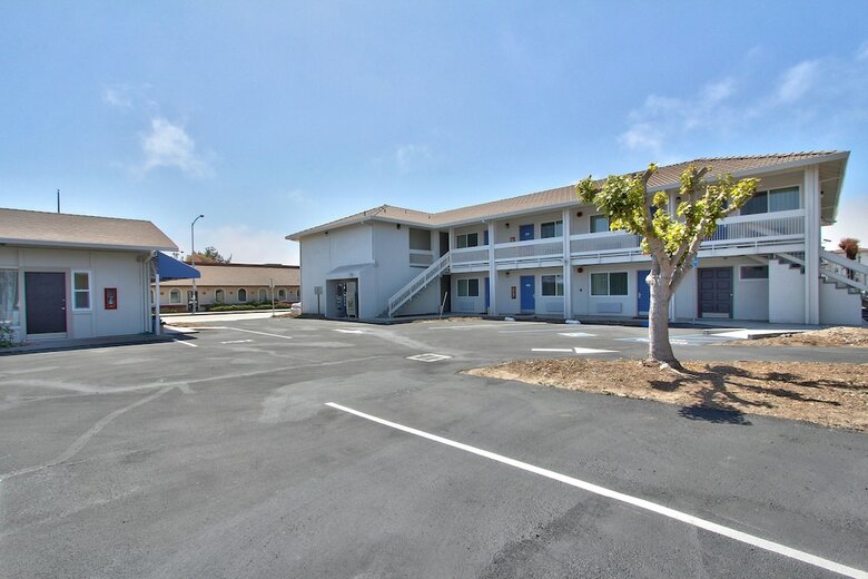 Motel Coastal Valley Inn