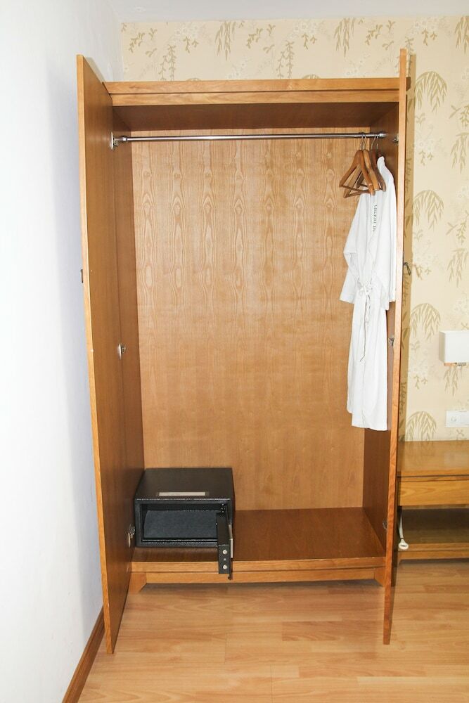 Cherry Hotel 2
