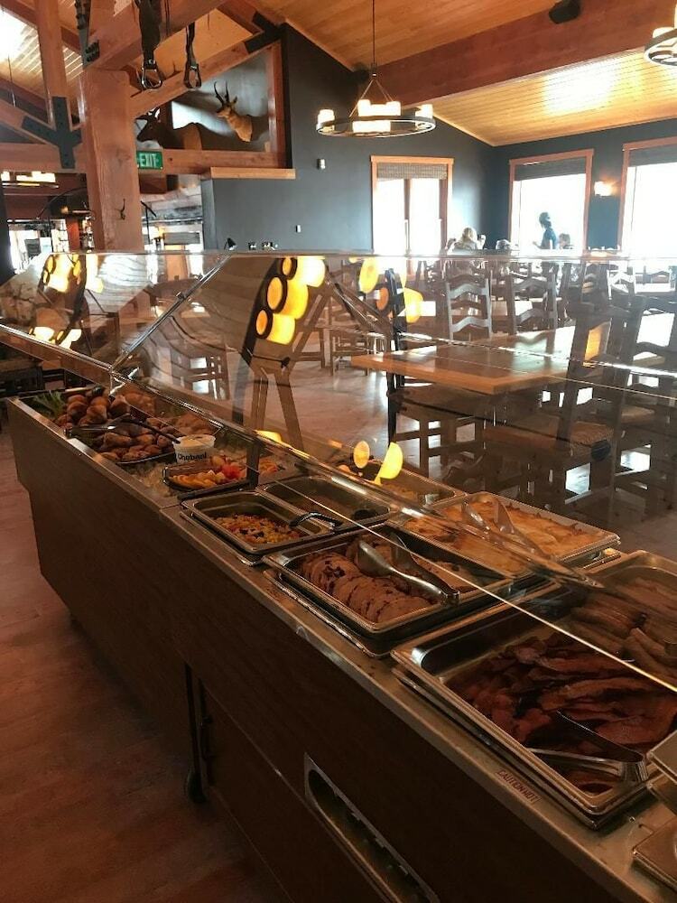 Hotel Half Moon Lake Lodge