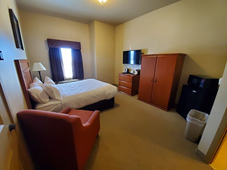 Clarion Hotel & Suites