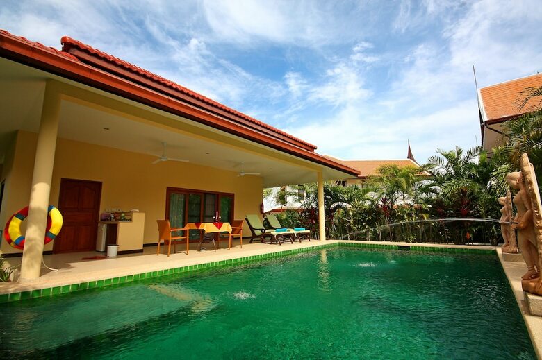 Thai Thani Pool Villa Resort