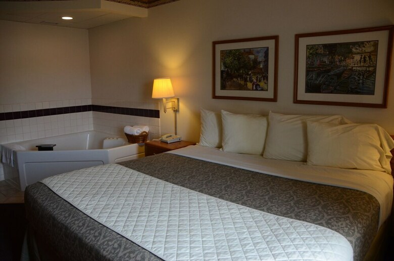 Hotel Fairbridge Inn & Suites In Thorp, Wi