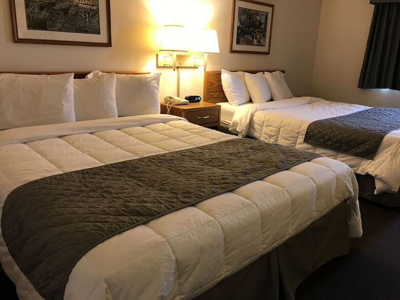 Hotel Fairbridge Inn & Suites In Thorp, Wi