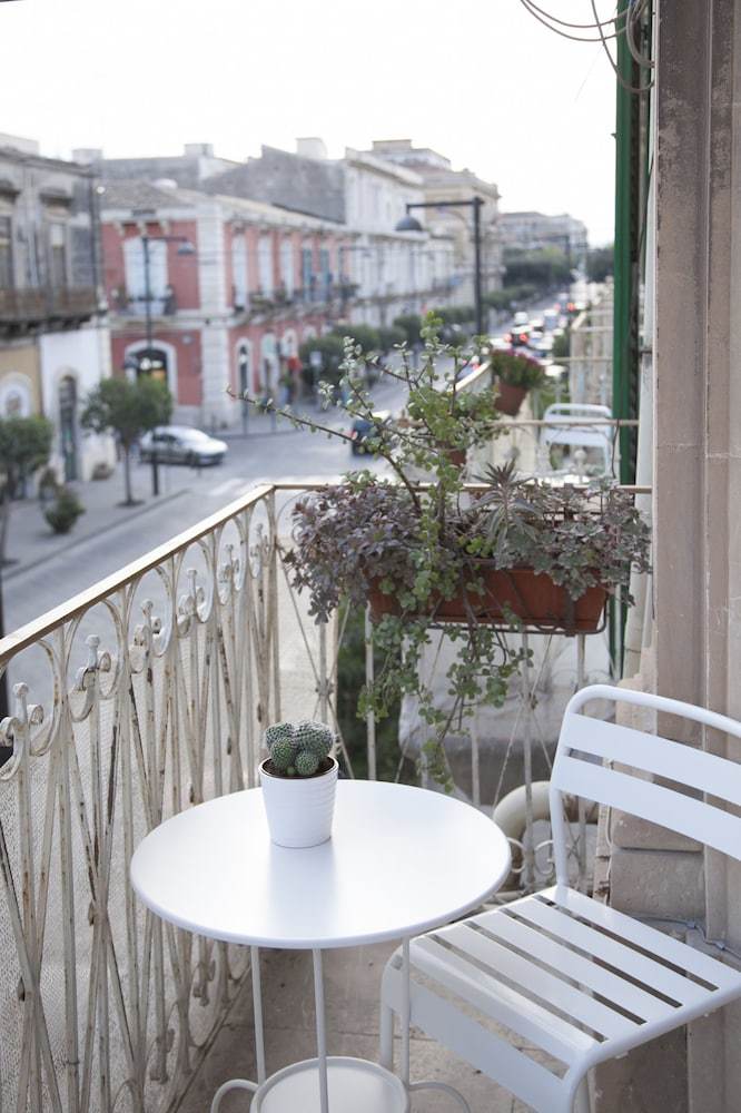 B&B Nostos