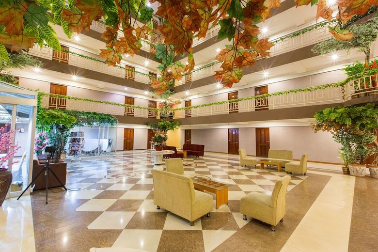 Hotel Three Seasons Place