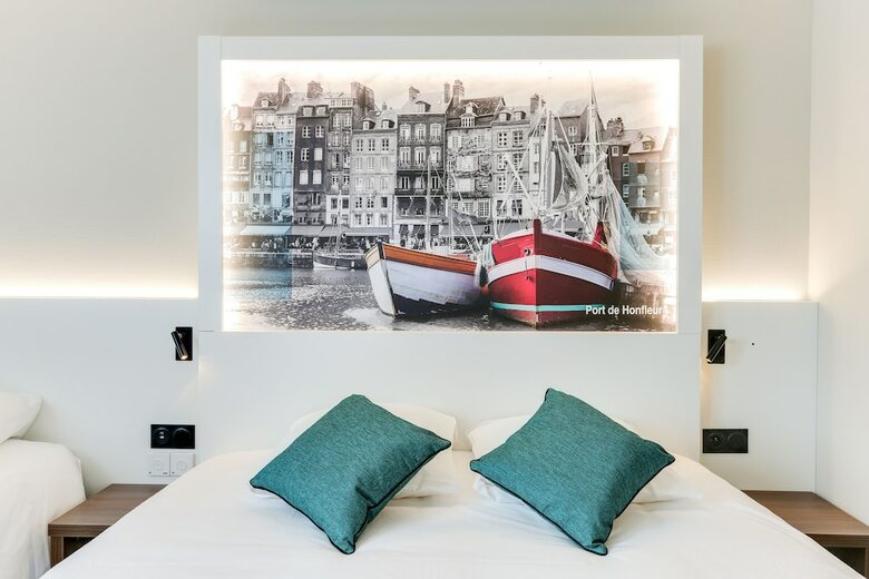 Brit Hotel Caen Nord - M�morial