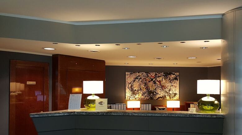 Fh Crystal Hotel