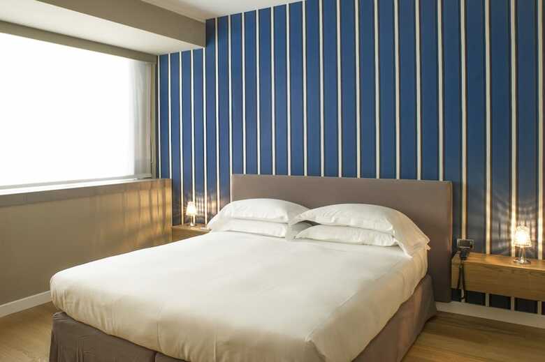Fh Crystal Hotel