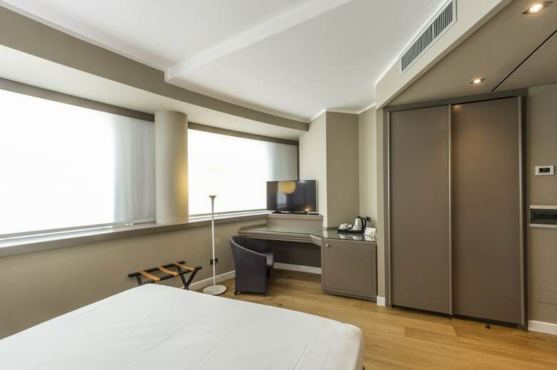 Fh Crystal Hotel