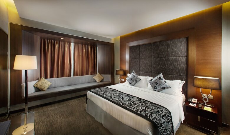 Peninsula Excelsior Hotel