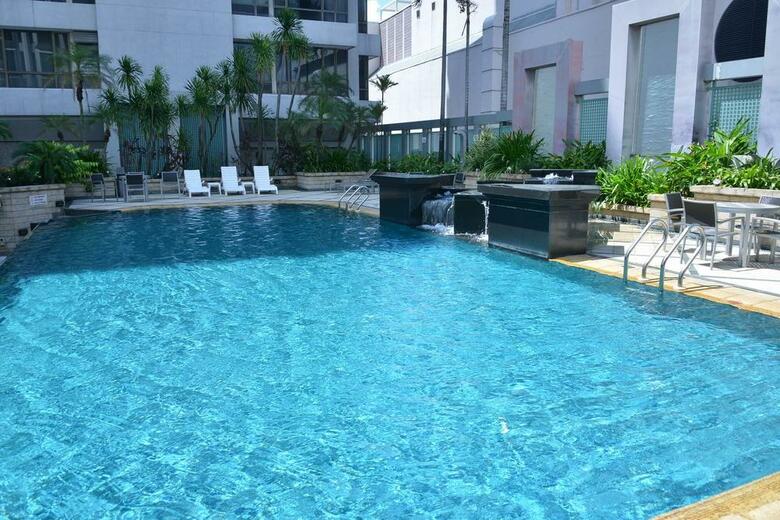 Peninsula Excelsior Hotel