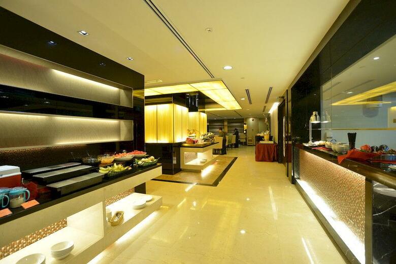 Peninsula Excelsior Hotel