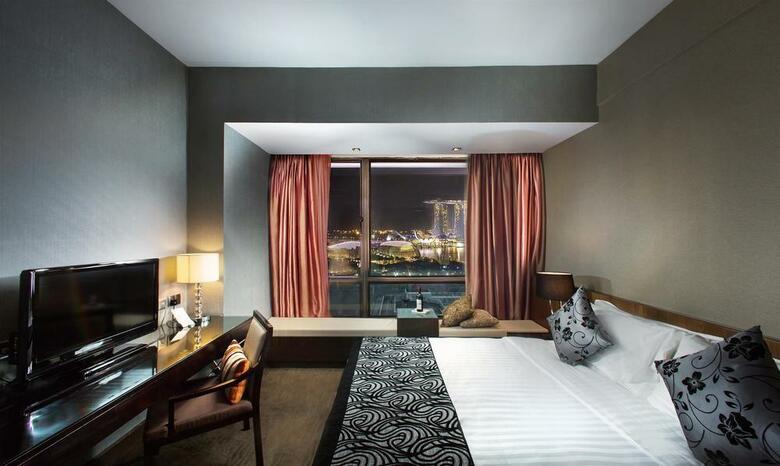 Peninsula Excelsior Hotel