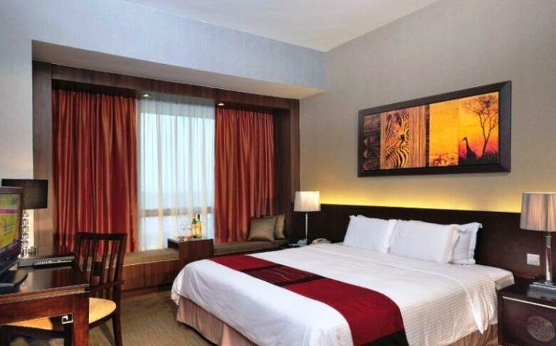 Peninsula Excelsior Hotel