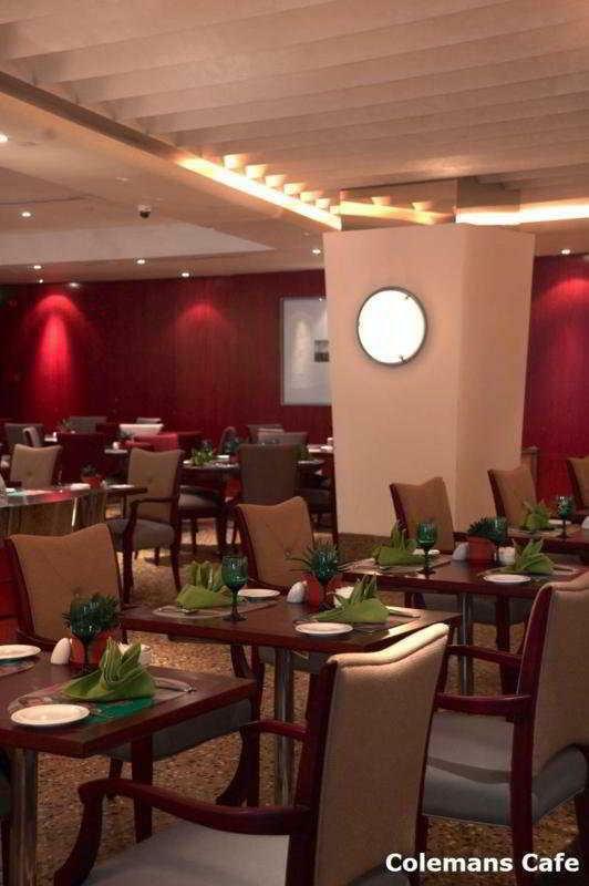Peninsula Excelsior Hotel