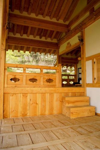 Hostal Korean Traditional House - Chungnokdang