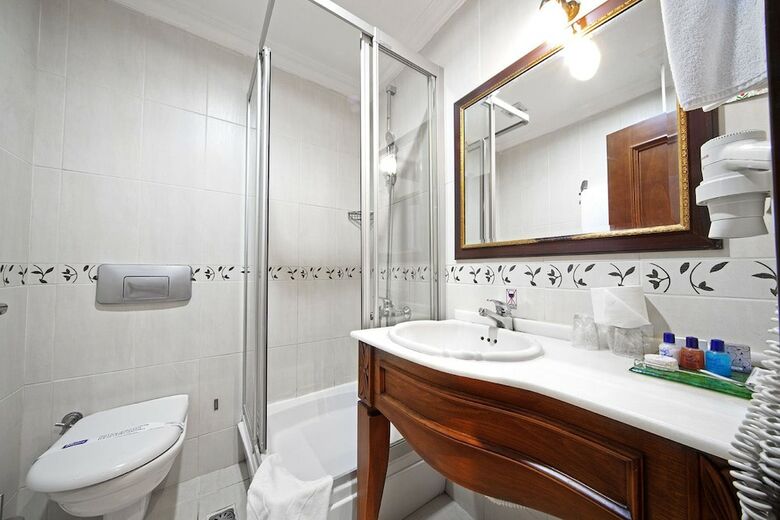 Azade Hotel